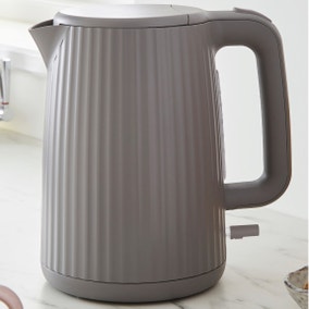 Textured Ribbed Plastic Kettle 1.7L